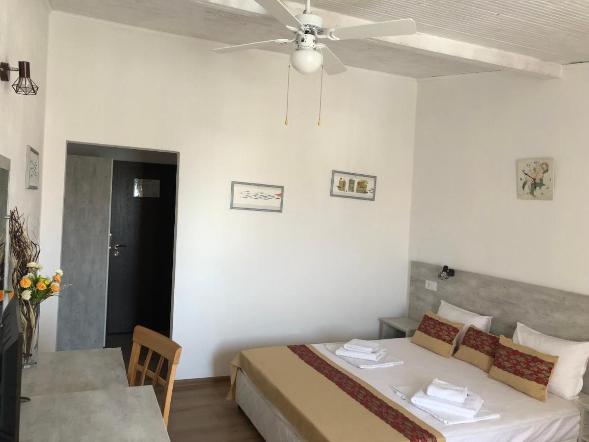 Guest Rooms Southern Nights Varvara  Exterior photo